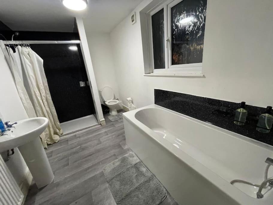30 Percent Off Weekly Stays - 6 Bedroom House - 11 Beds Blackpool Ngoại thất bức ảnh